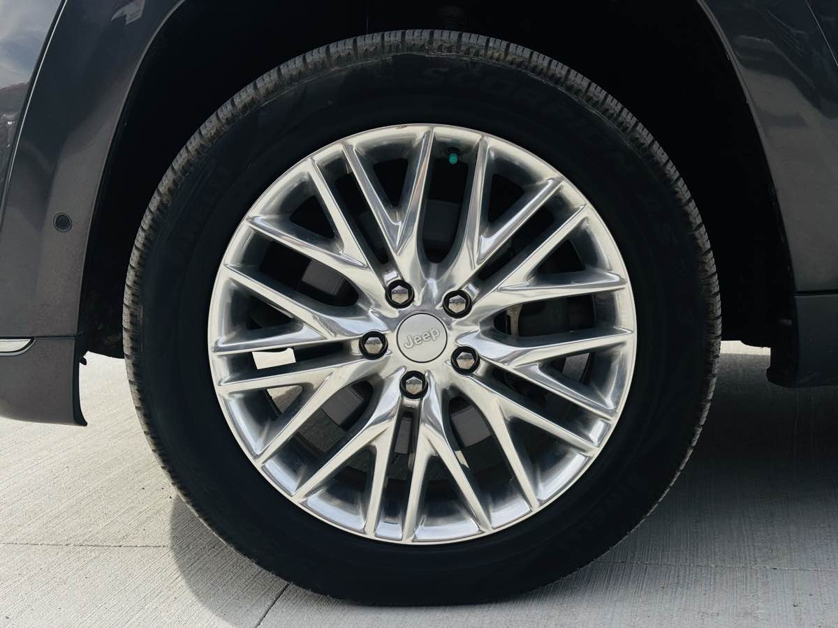Photo 29 of this Jeep Grand Cherokee