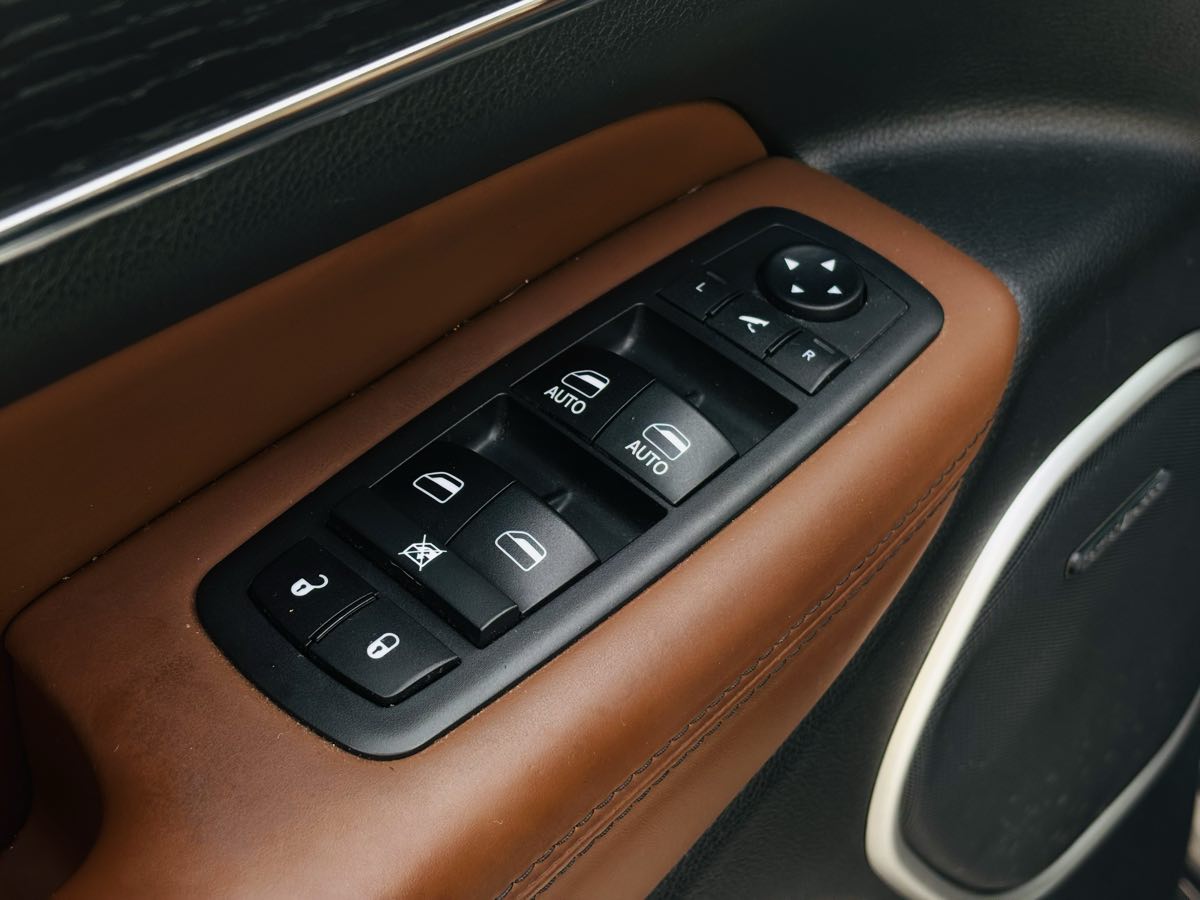 Photo 35 of this Jeep Grand Cherokee