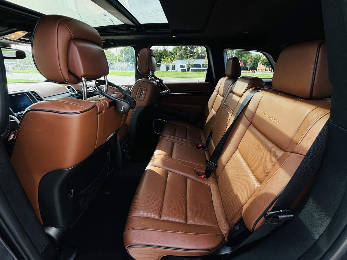 Photo 37 of this Jeep Grand Cherokee