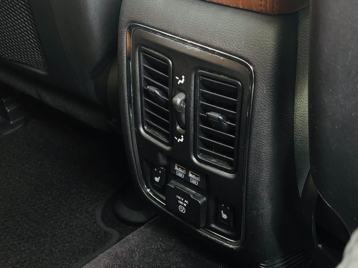 Photo 43 of this Jeep Grand Cherokee