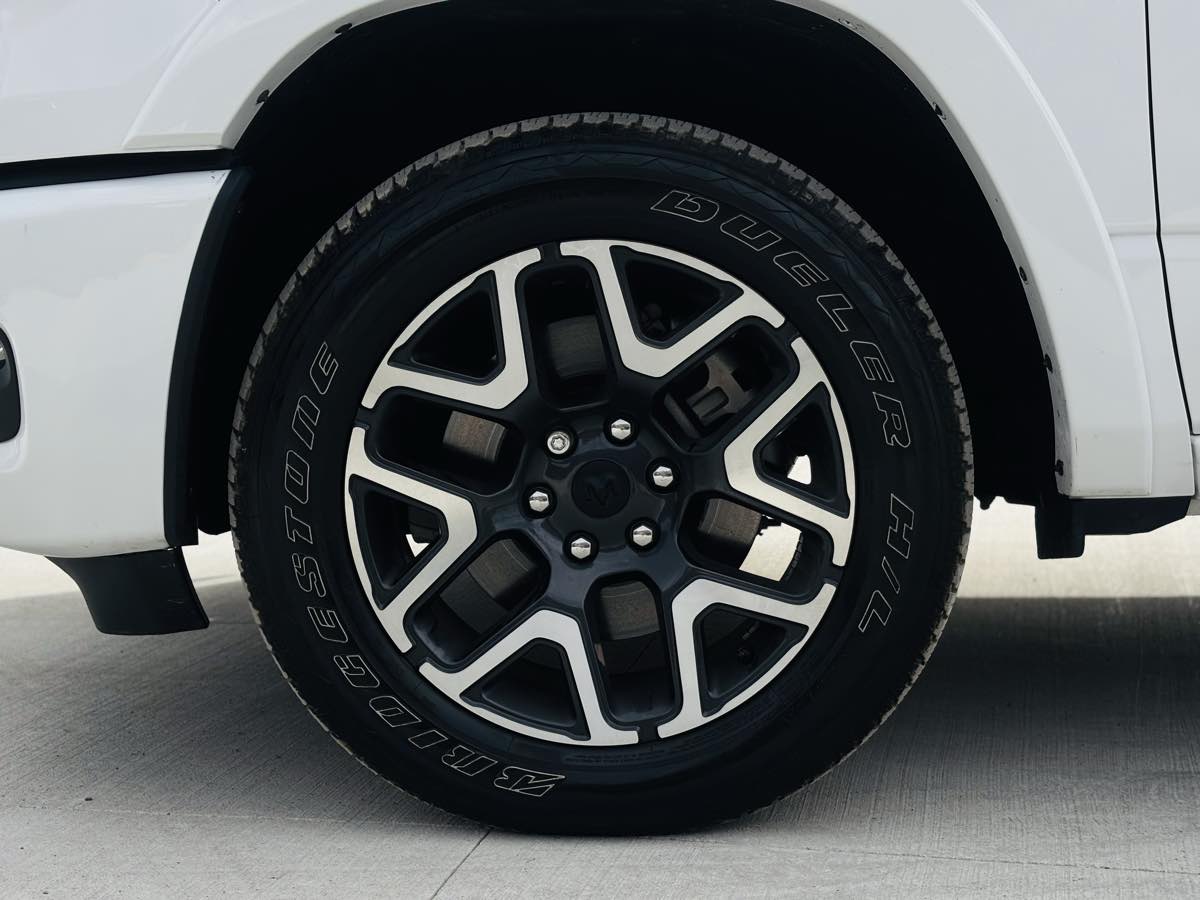 Photo 30 of this Ram 1500