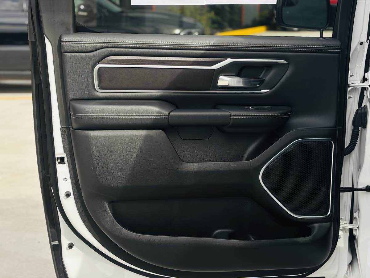 Photo 38 of this Ram 1500