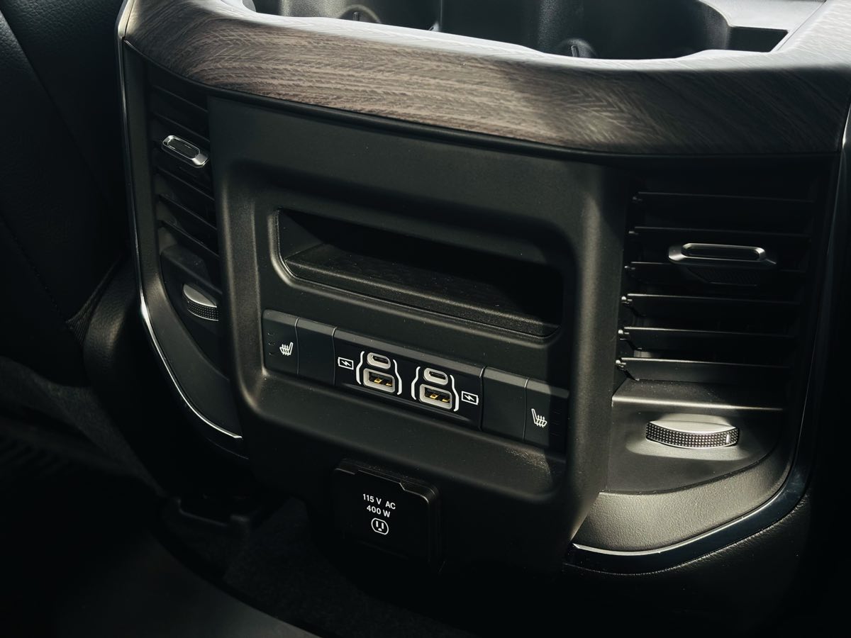 Photo 40 of this Ram 1500