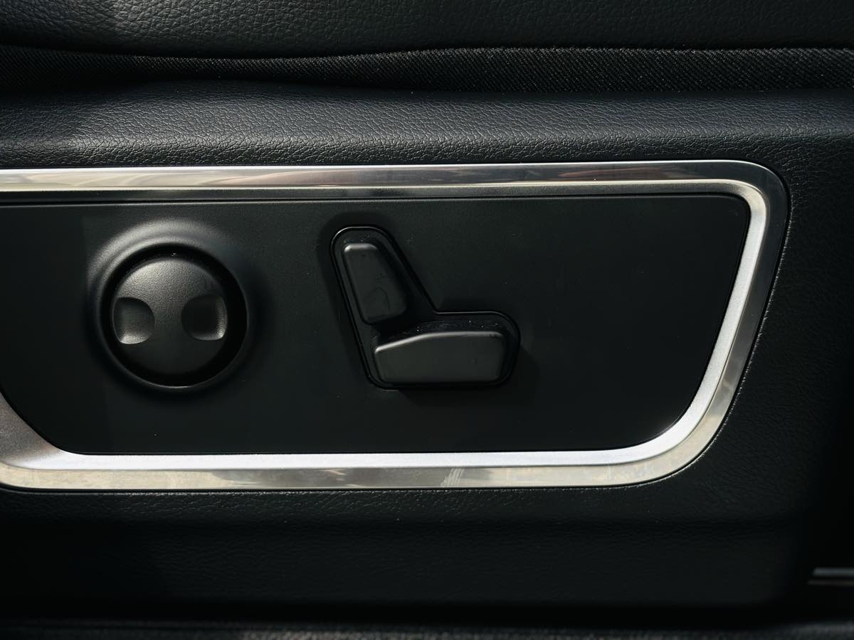 Photo 43 of this Ram 1500