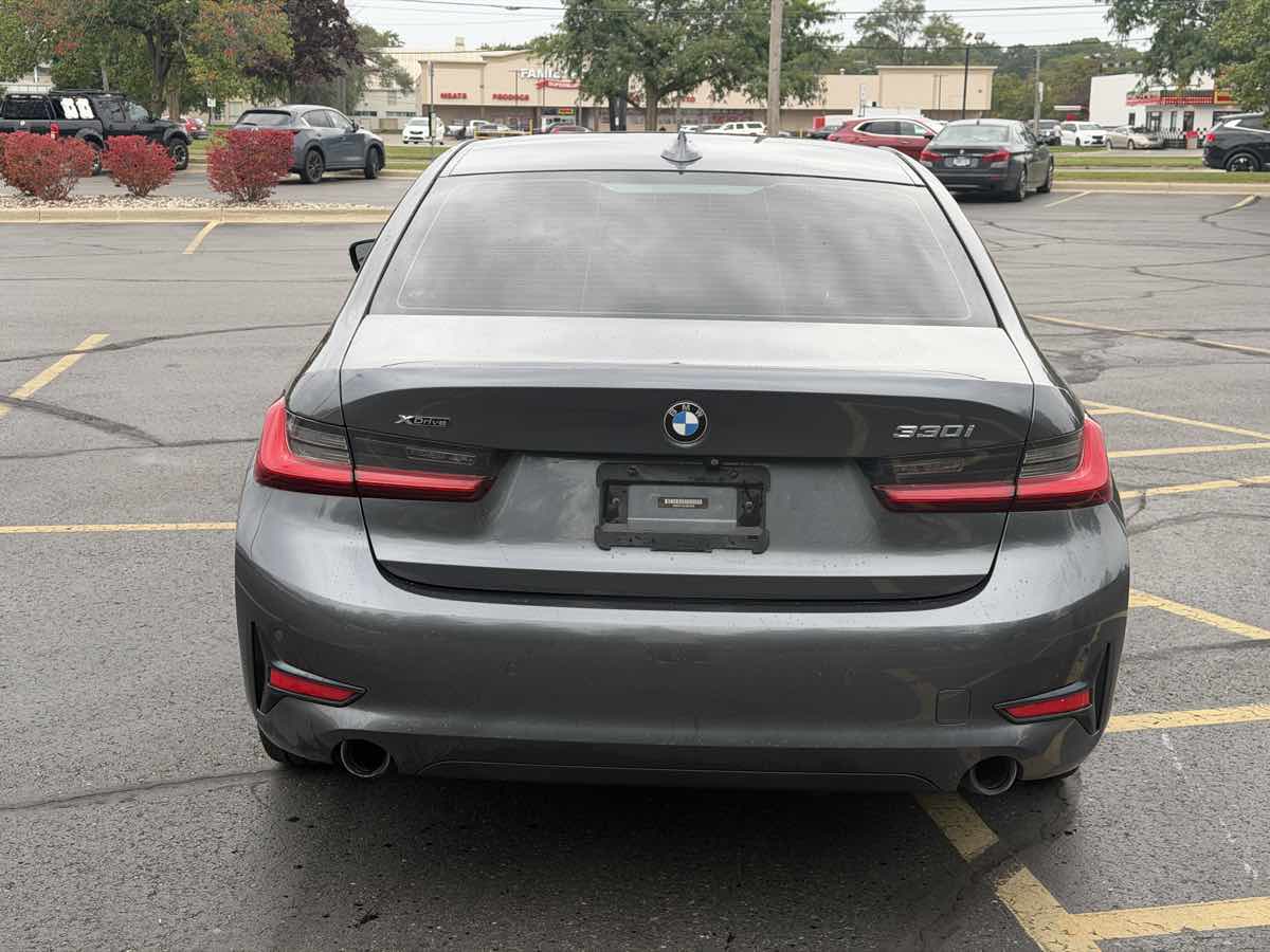 Photo 5 of this BMW 3 Series