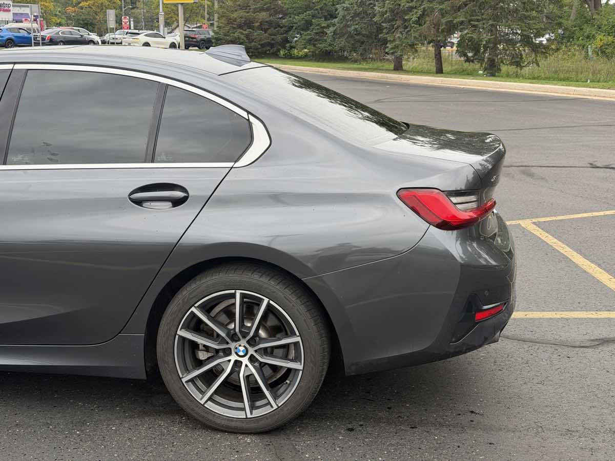 Photo 6 of this BMW 3 Series