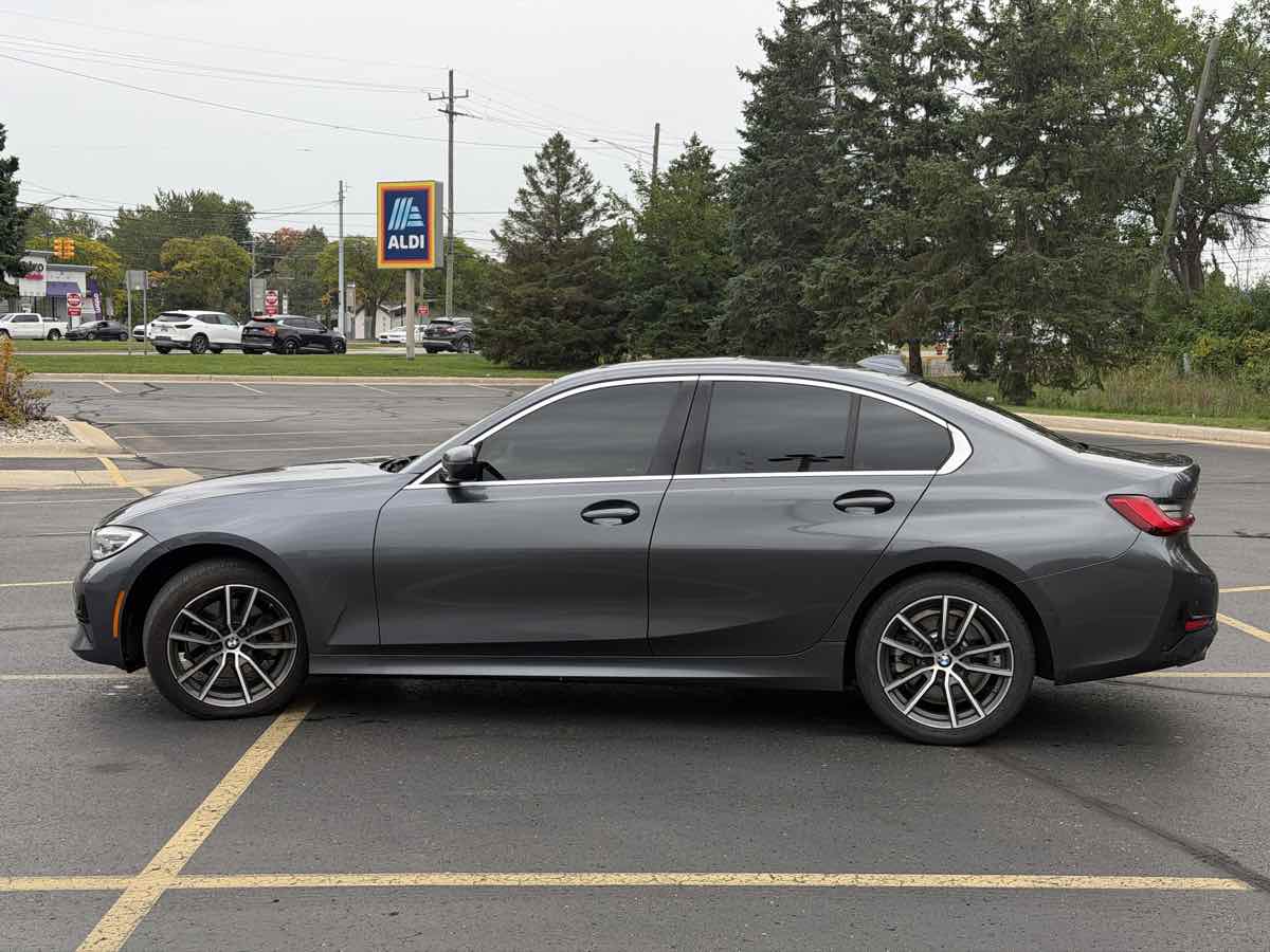 Photo 8 of this BMW 3 Series
