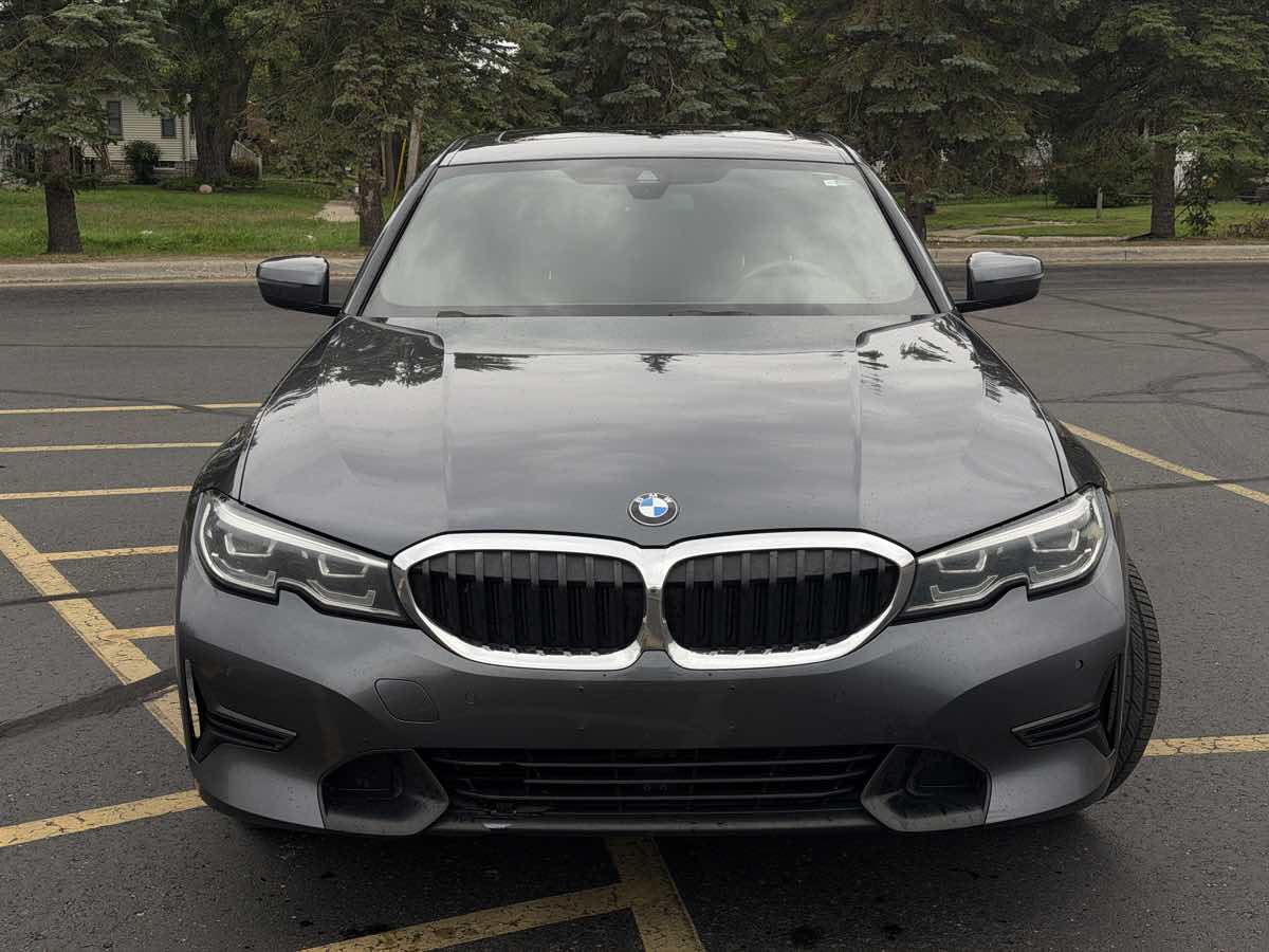 Photo 9 of this BMW 3 Series
