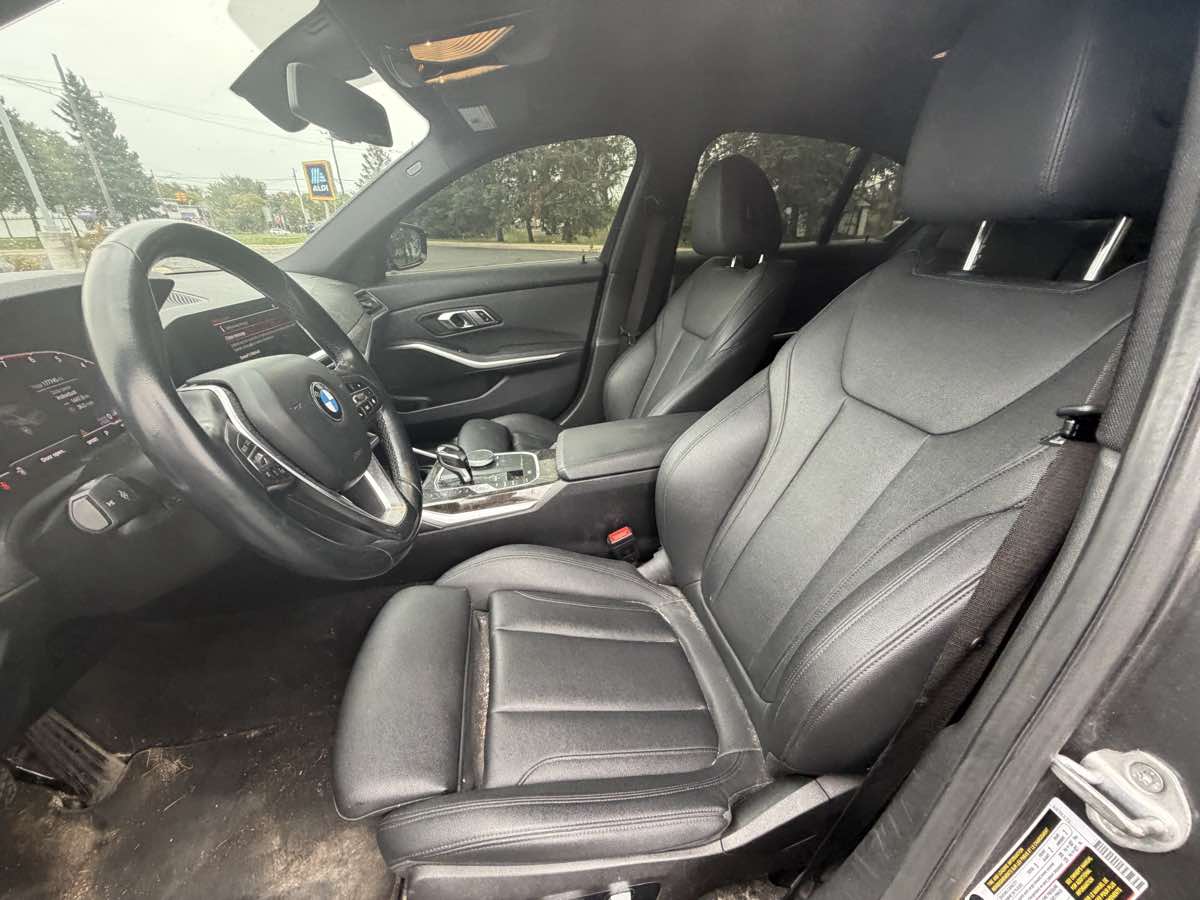 Photo 10 of this BMW 3 Series