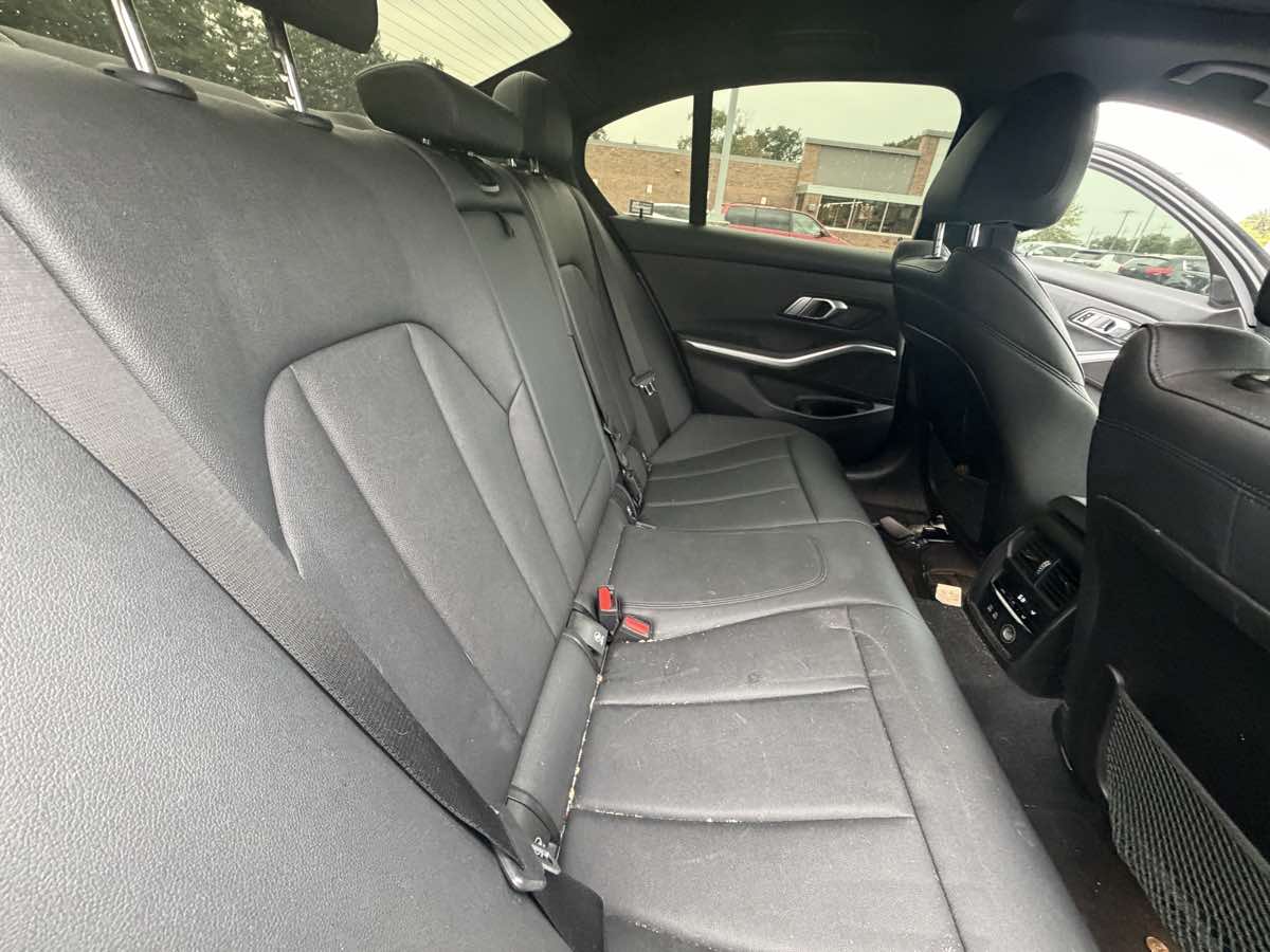 Photo 12 of this BMW 3 Series