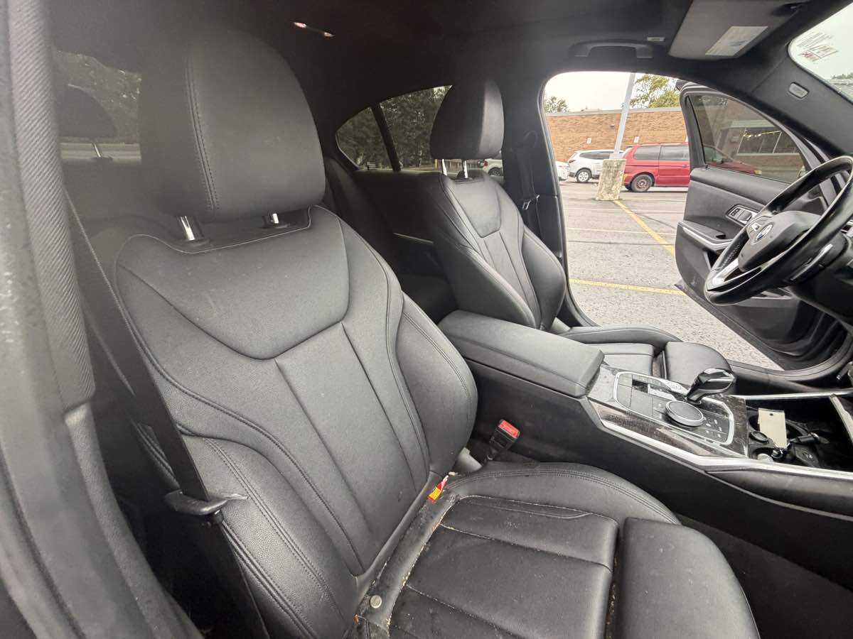 Photo 13 of this BMW 3 Series