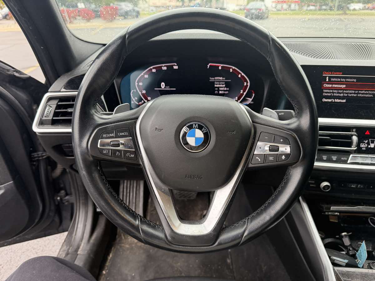 Photo 14 of this BMW 3 Series