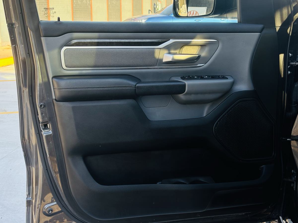 Photo 33 of this Ram 1500