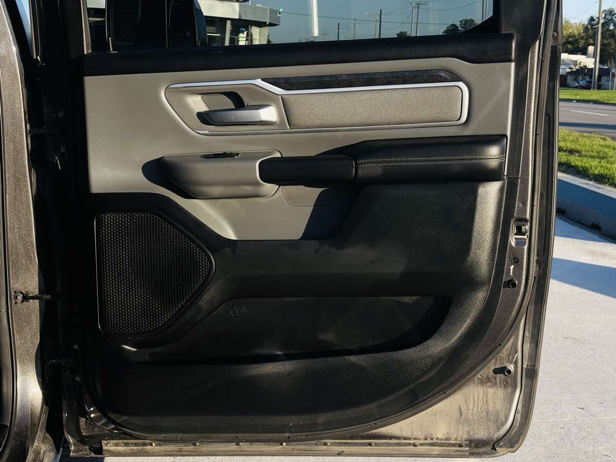 Photo 40 of this Ram 1500