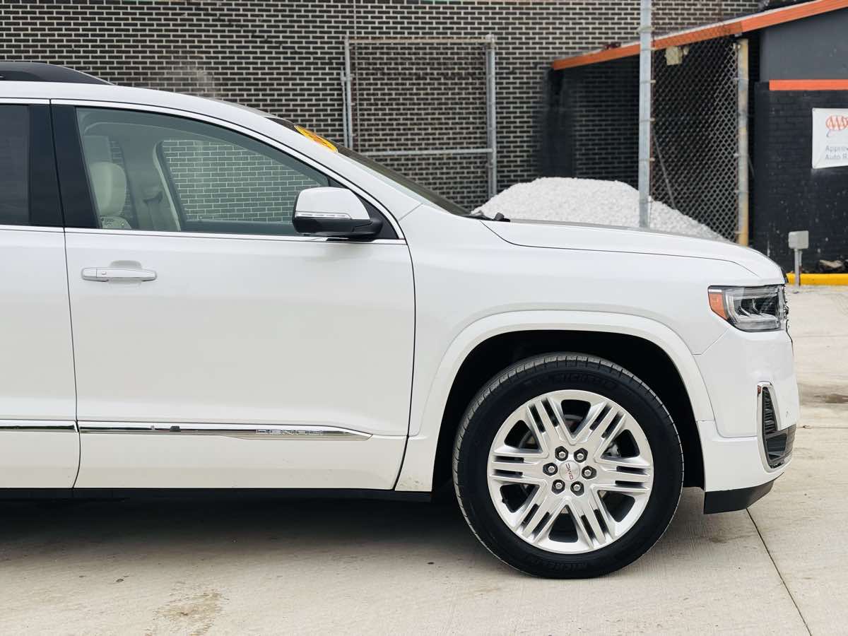Photo 6 of this GMC Acadia