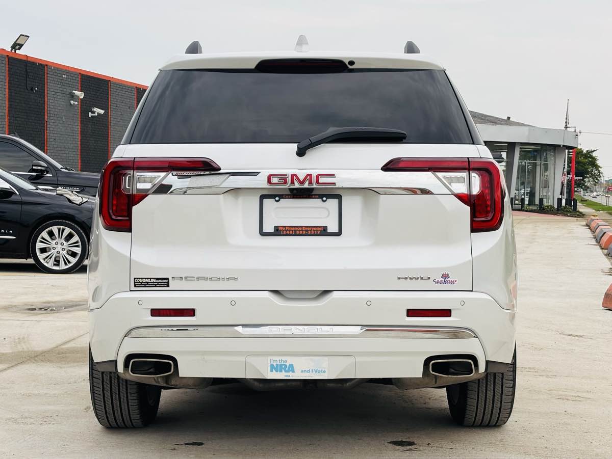 Photo 12 of this GMC Acadia