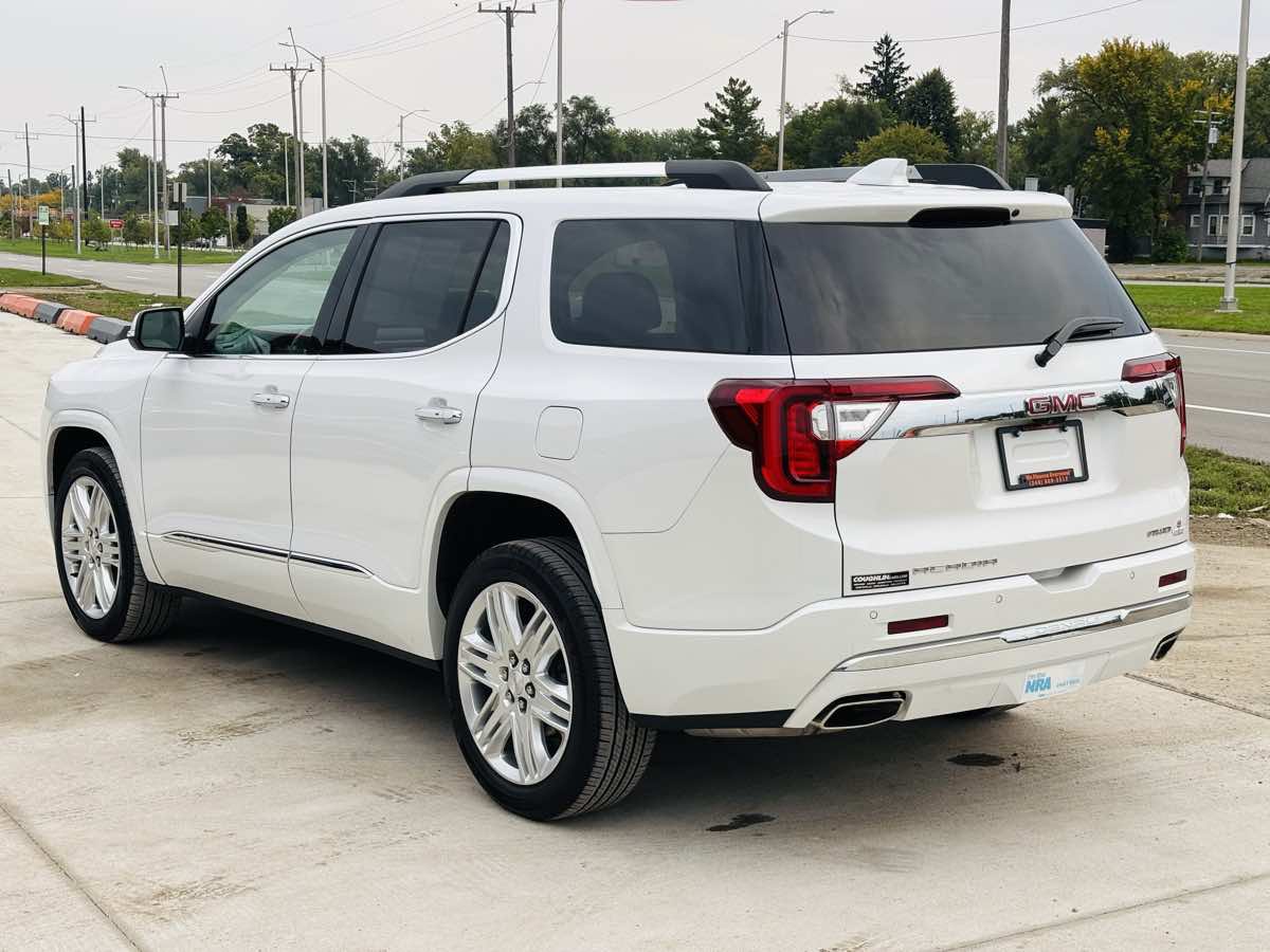Photo 14 of this GMC Acadia