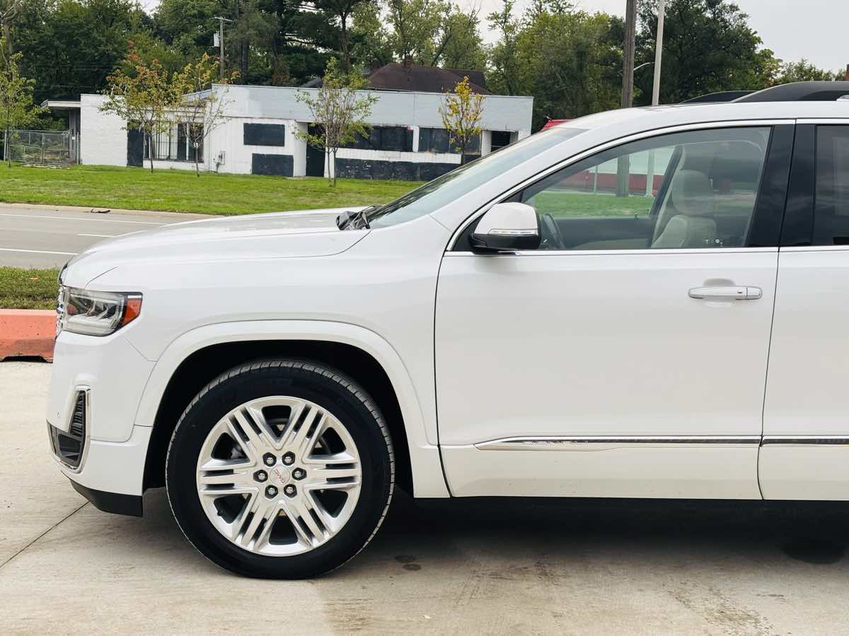 Photo 16 of this GMC Acadia