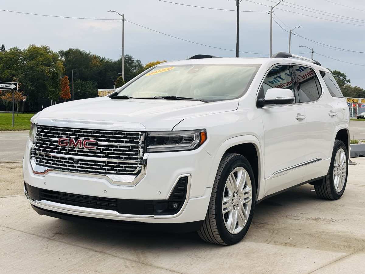 Photo 17 of this GMC Acadia
