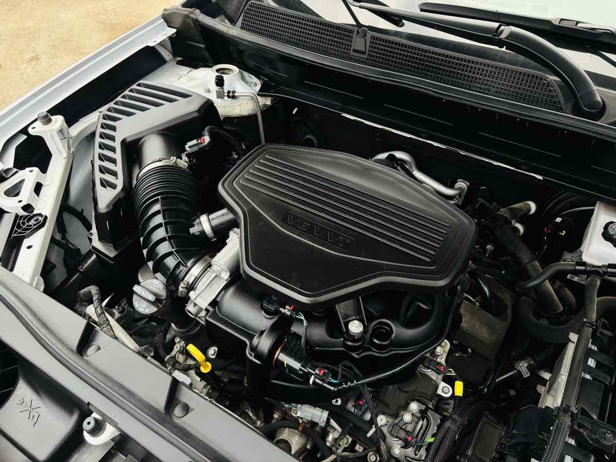 Photo 21 of this GMC Acadia