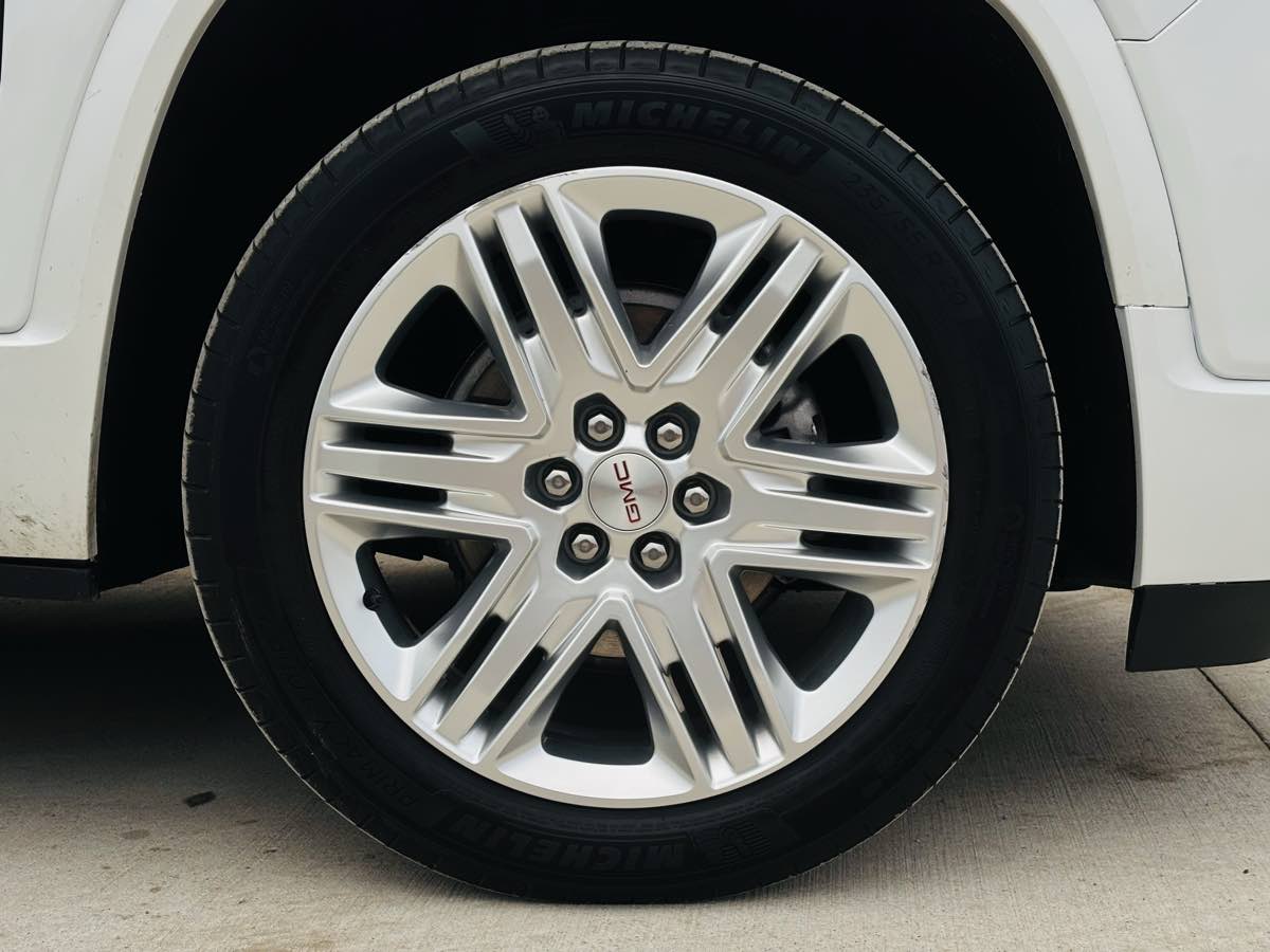 Photo 25 of this GMC Acadia