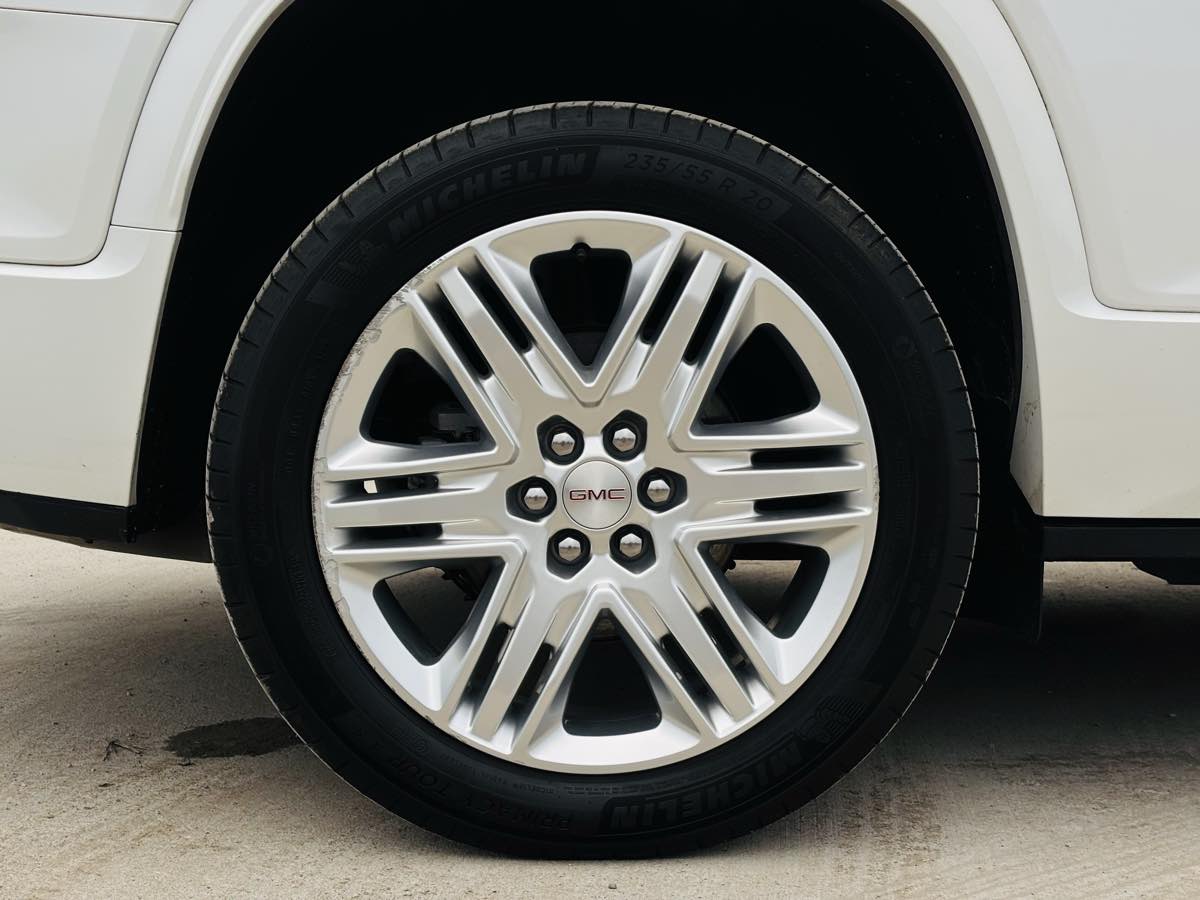 Photo 26 of this GMC Acadia
