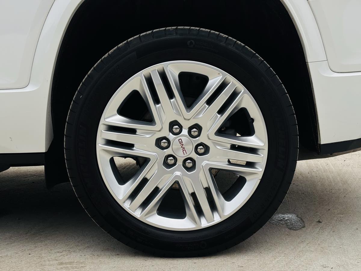 Photo 27 of this GMC Acadia