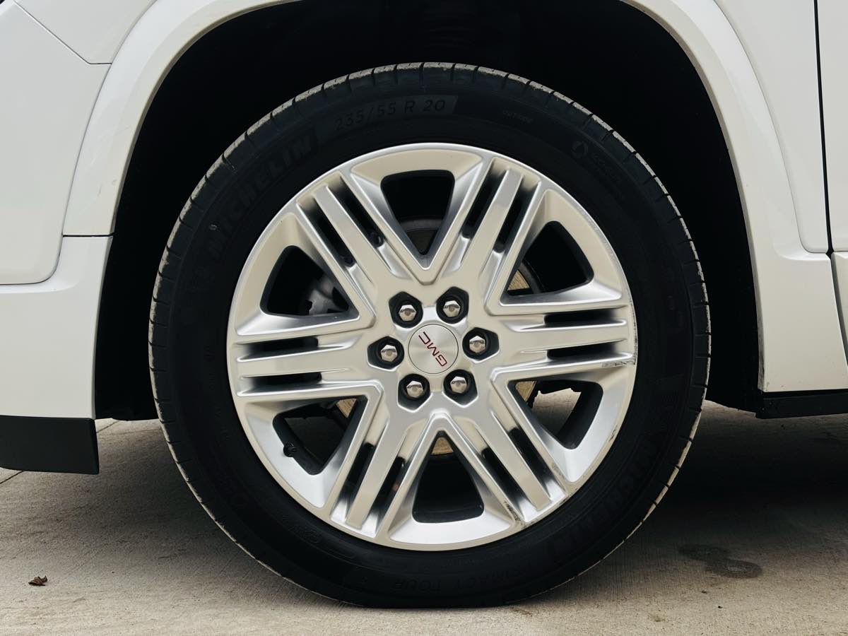 Photo 28 of this GMC Acadia