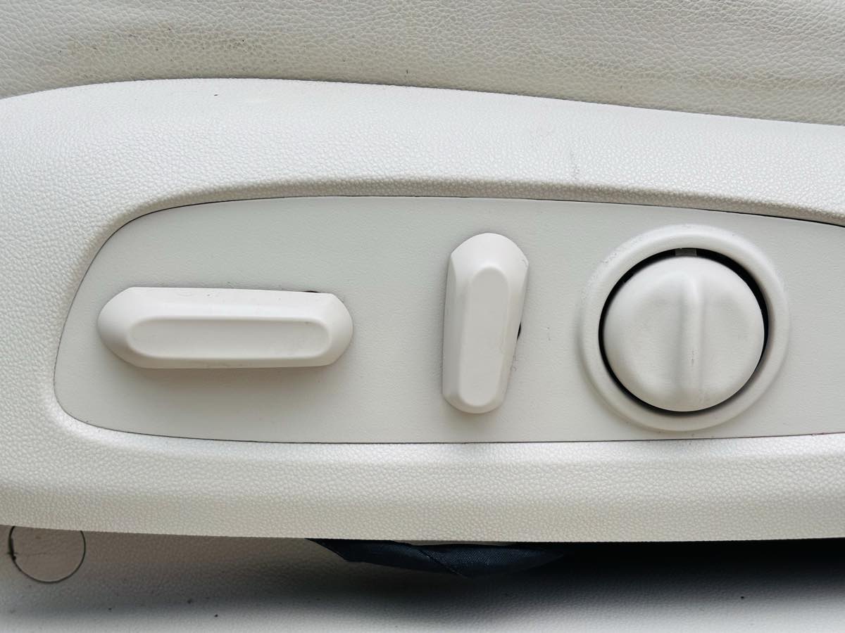 Photo 31 of this GMC Acadia