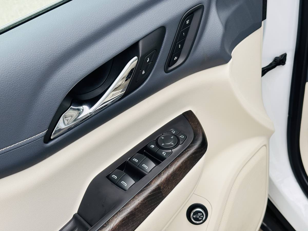 Photo 33 of this GMC Acadia