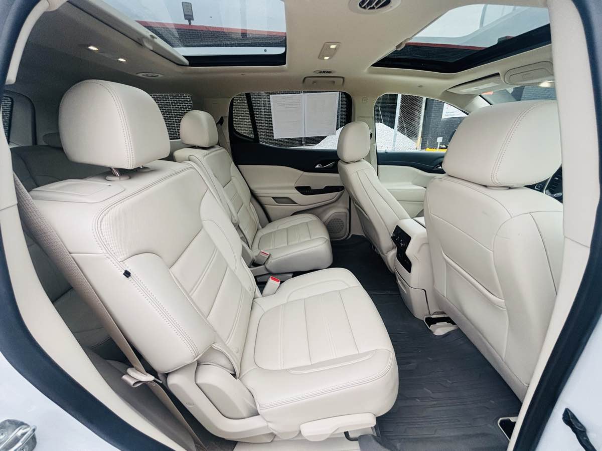 Photo 39 of this GMC Acadia