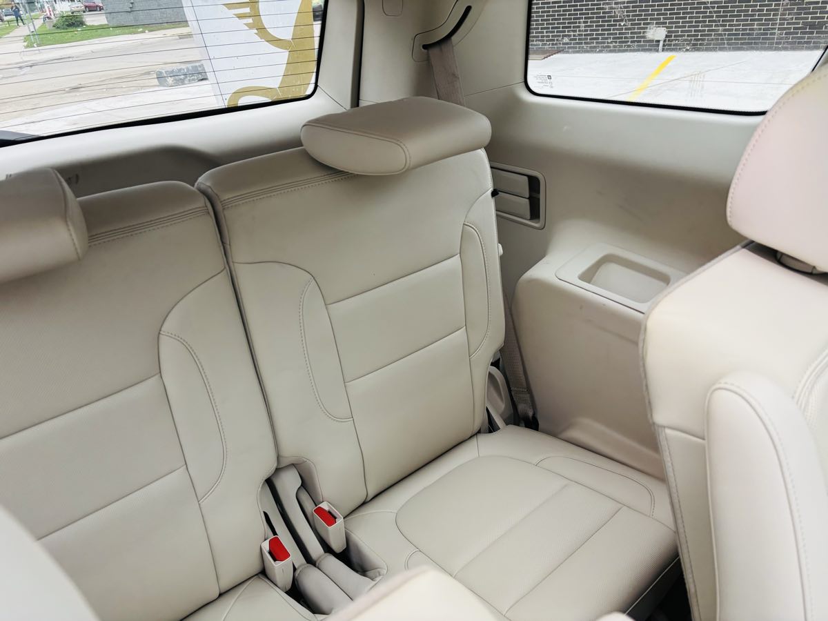 Photo 41 of this GMC Acadia