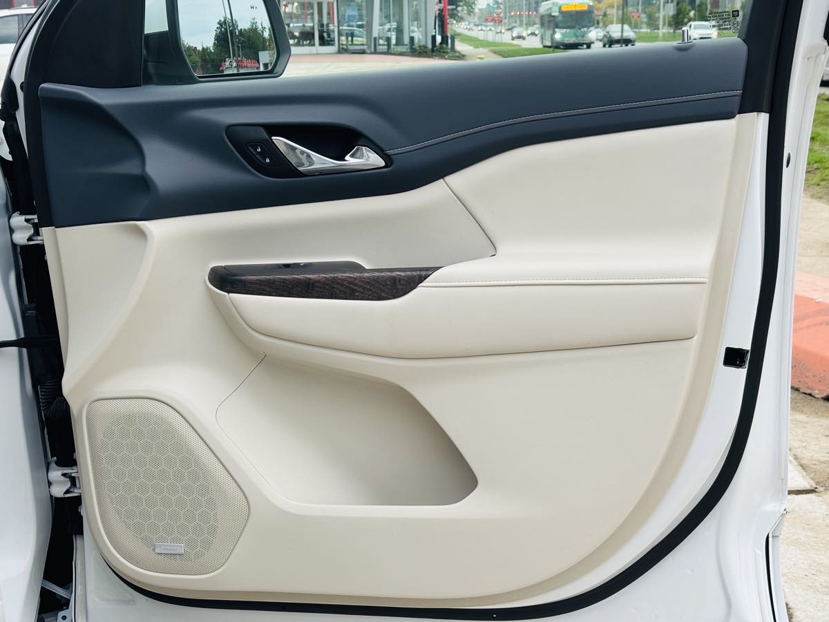 Photo 45 of this GMC Acadia