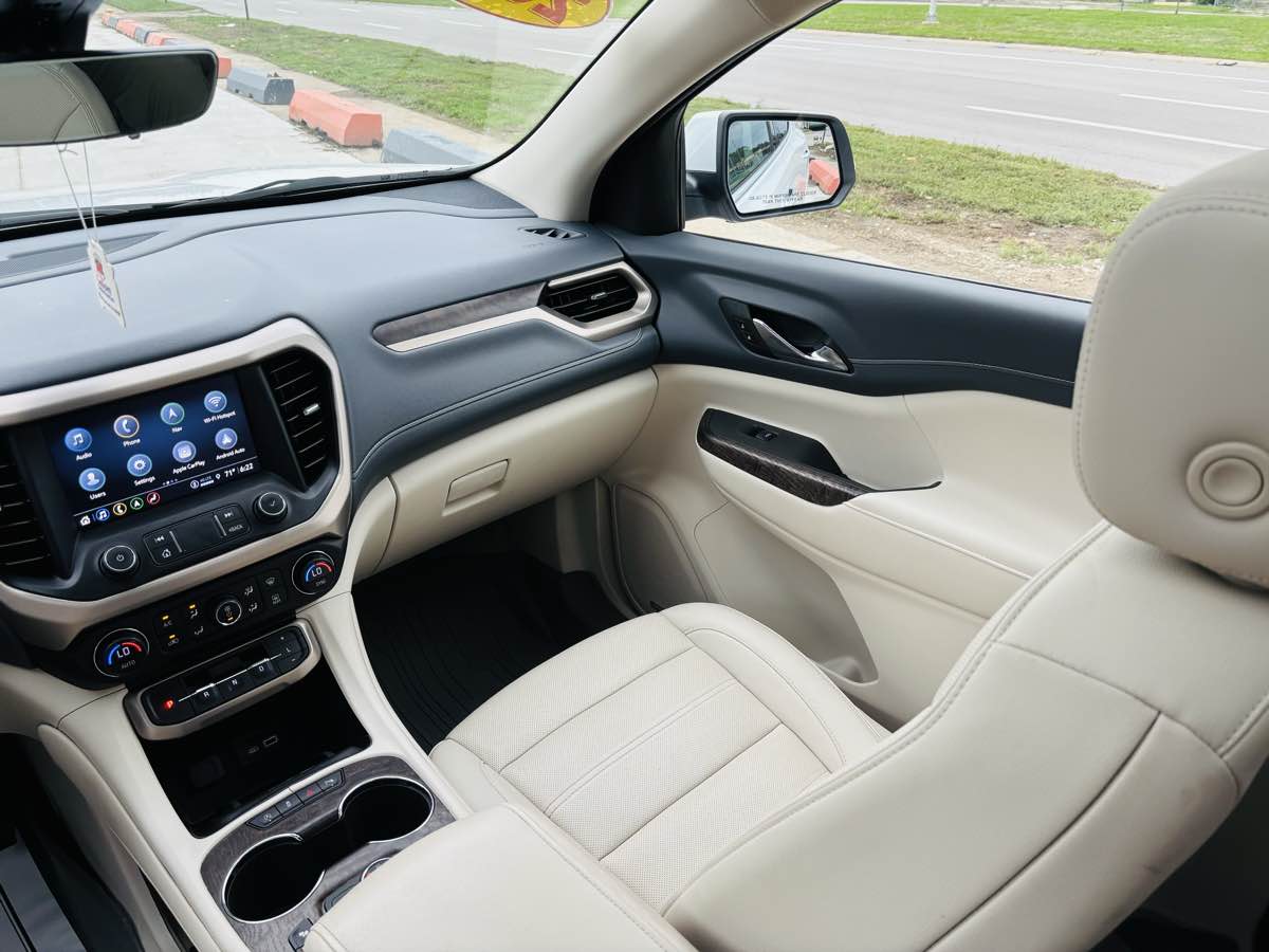 Photo 48 of this GMC Acadia