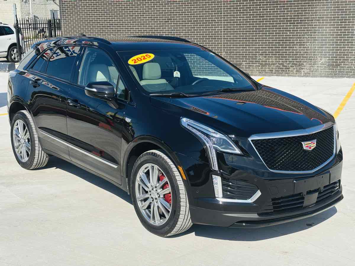 Photo 2 of this Cadillac XT5