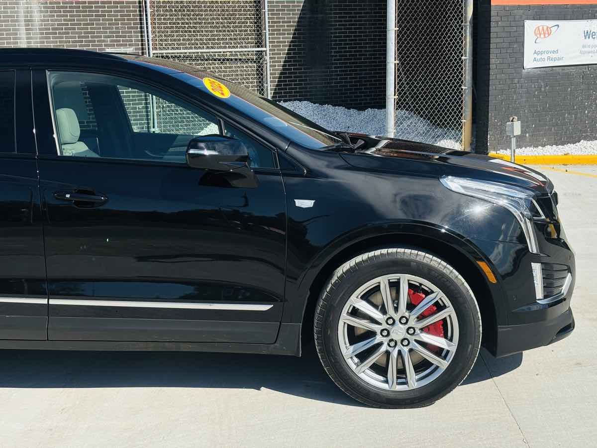 Photo 6 of this Cadillac XT5