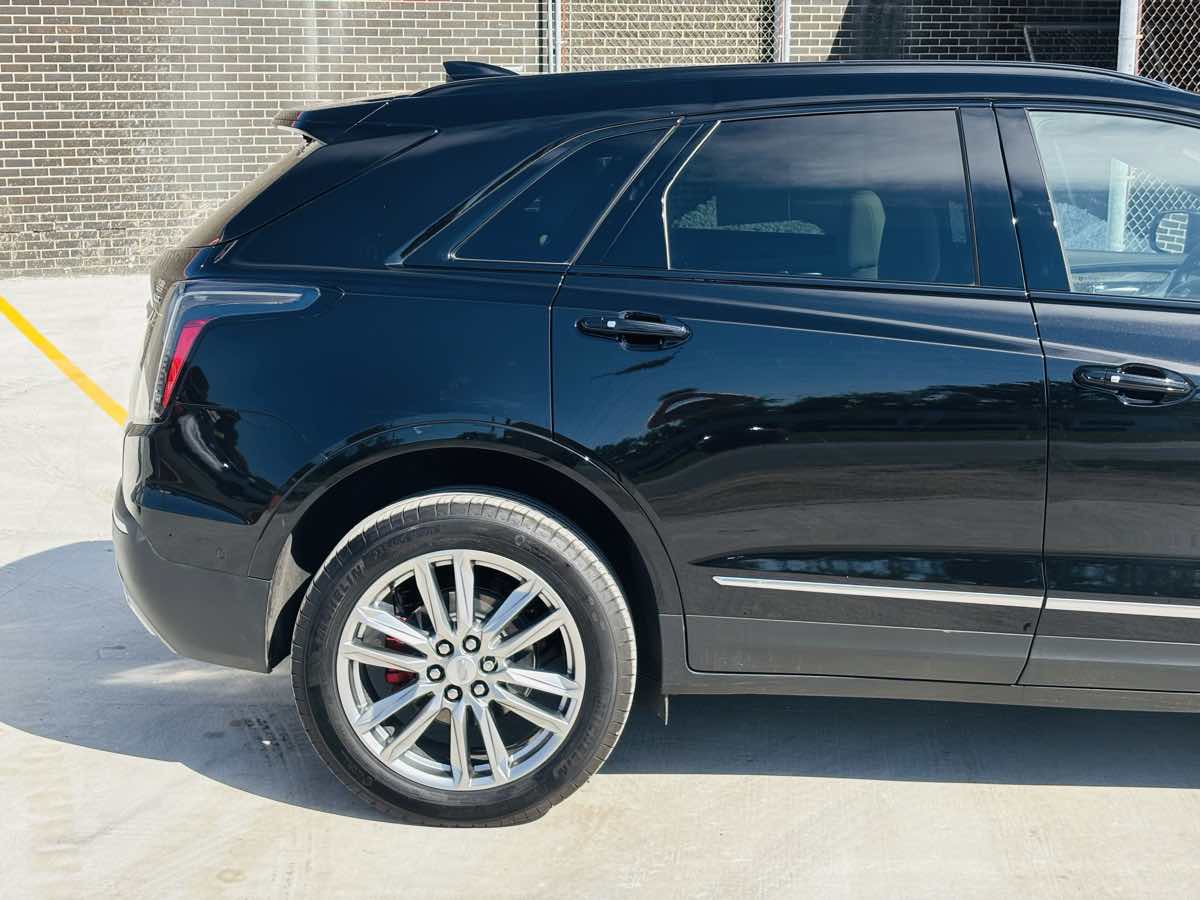 Photo 7 of this Cadillac XT5