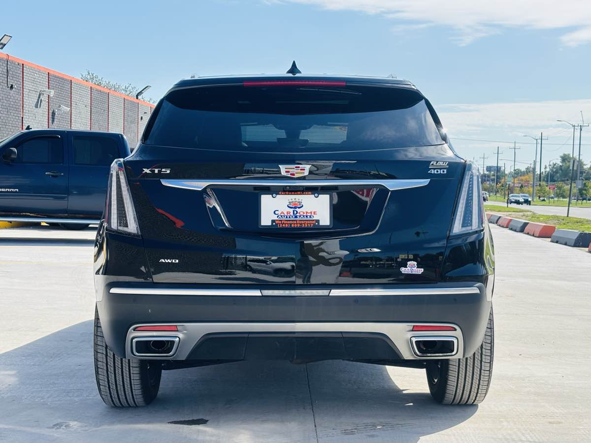 Photo 12 of this Cadillac XT5