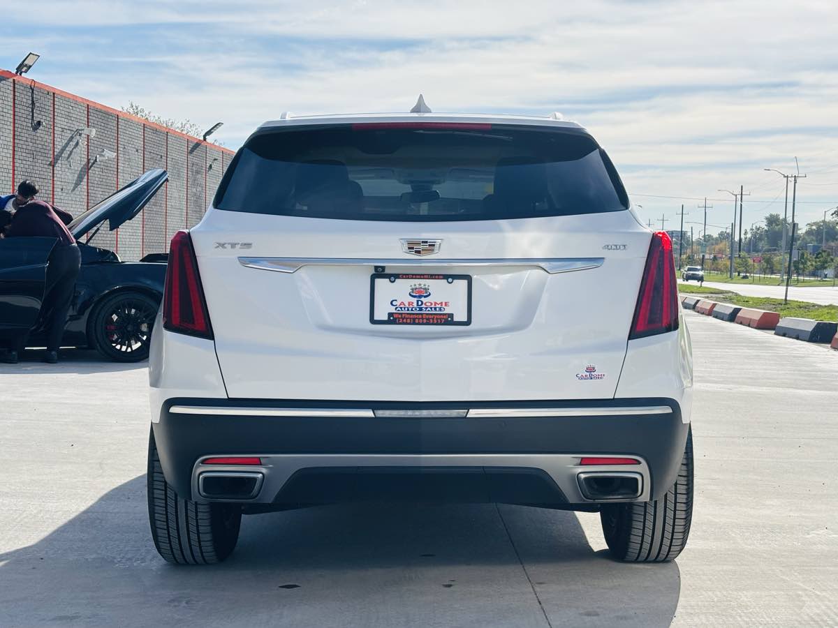 Photo 12 of this Cadillac XT5