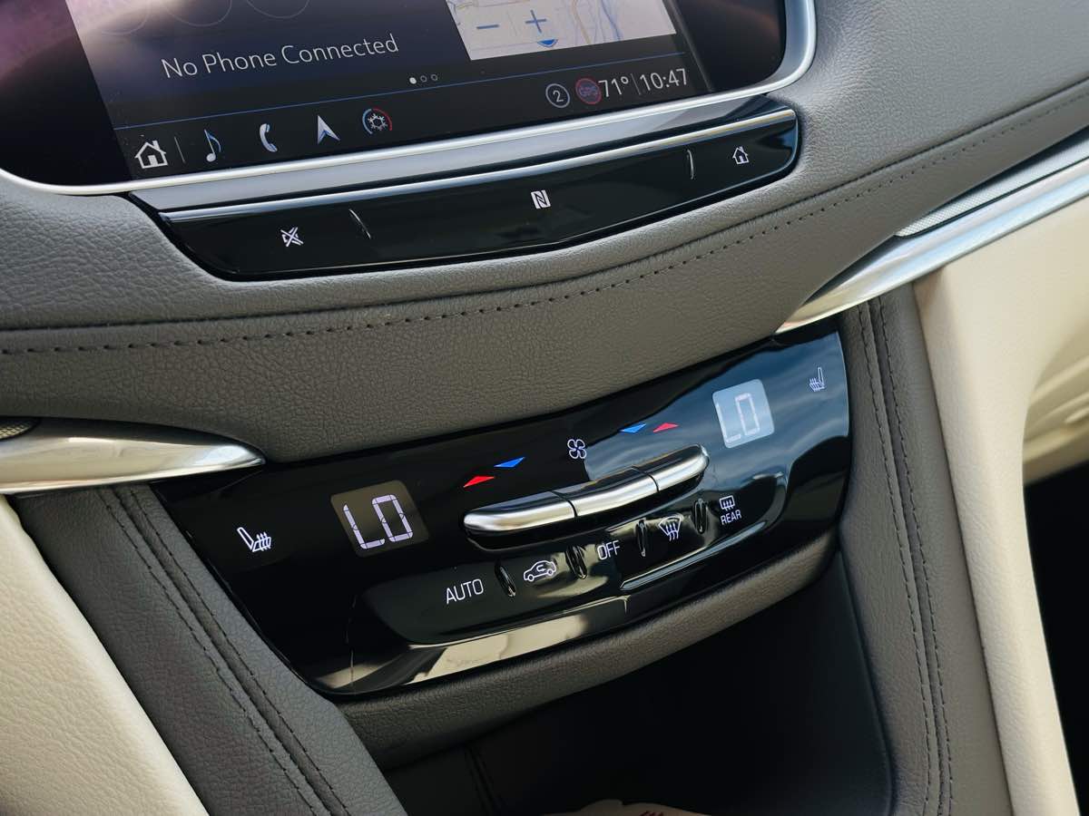 Photo 59 of this Cadillac XT5