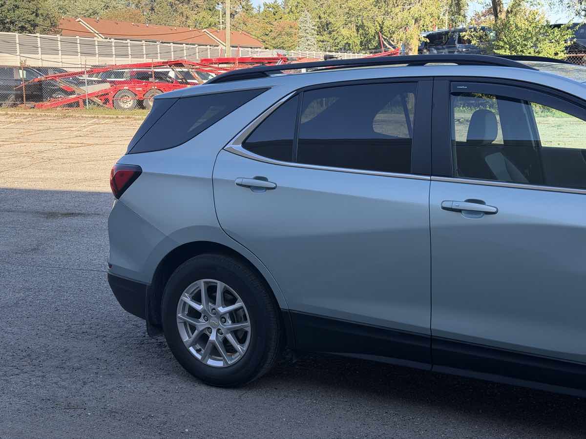 Photo 4 of this Chevrolet Equinox