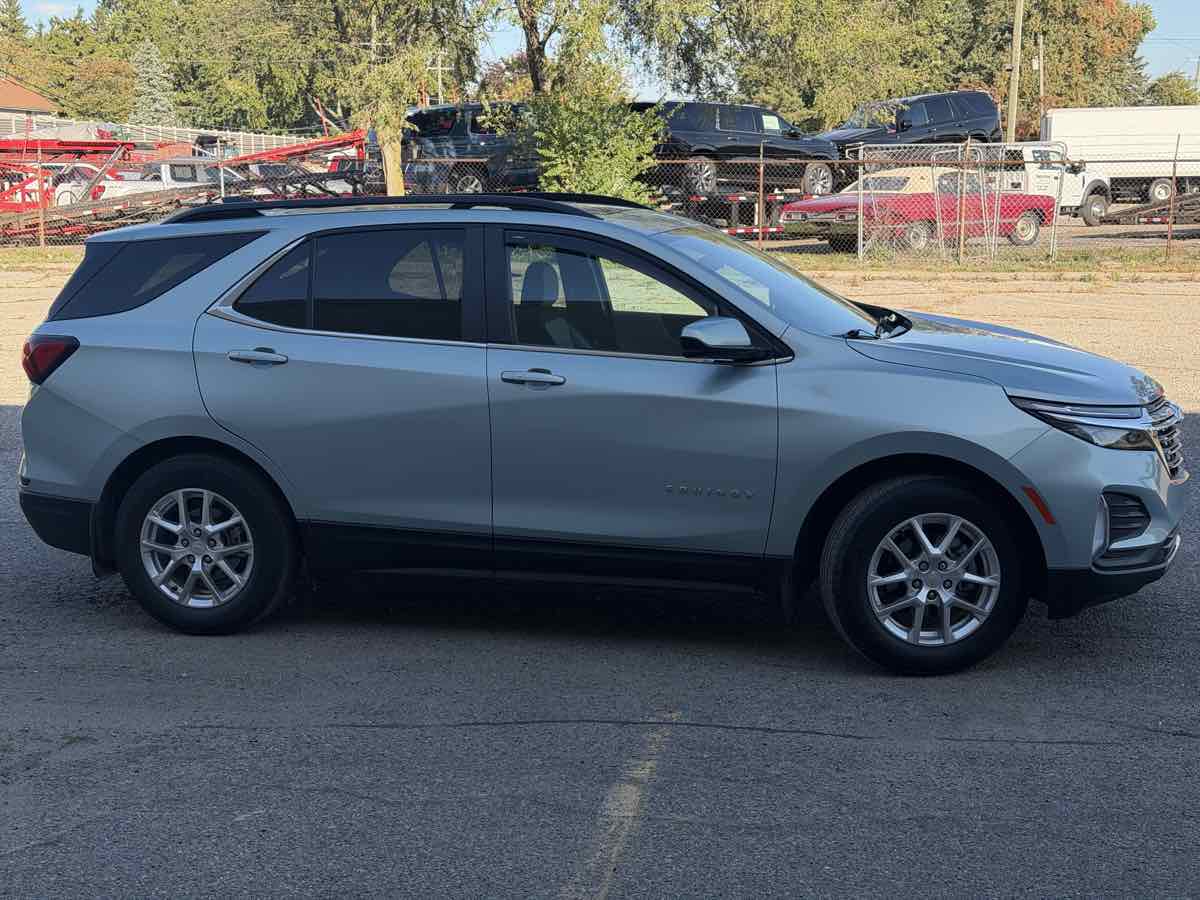 Photo 5 of this Chevrolet Equinox