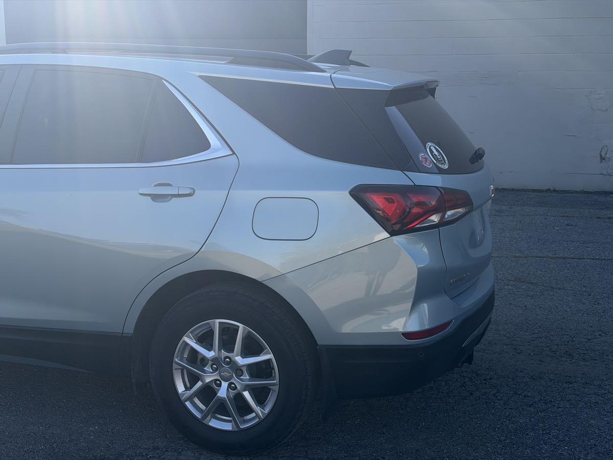 Photo 7 of this Chevrolet Equinox
