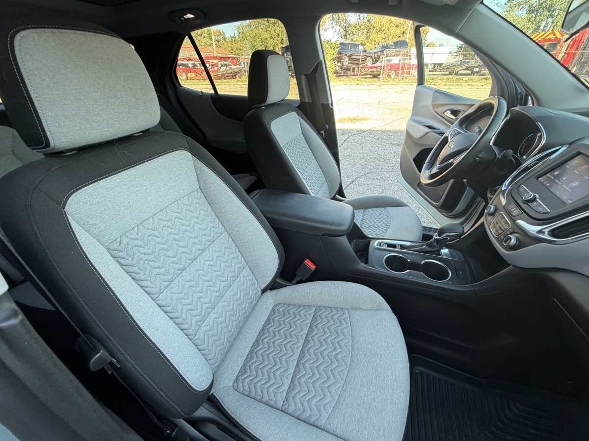 Photo 14 of this Chevrolet Equinox