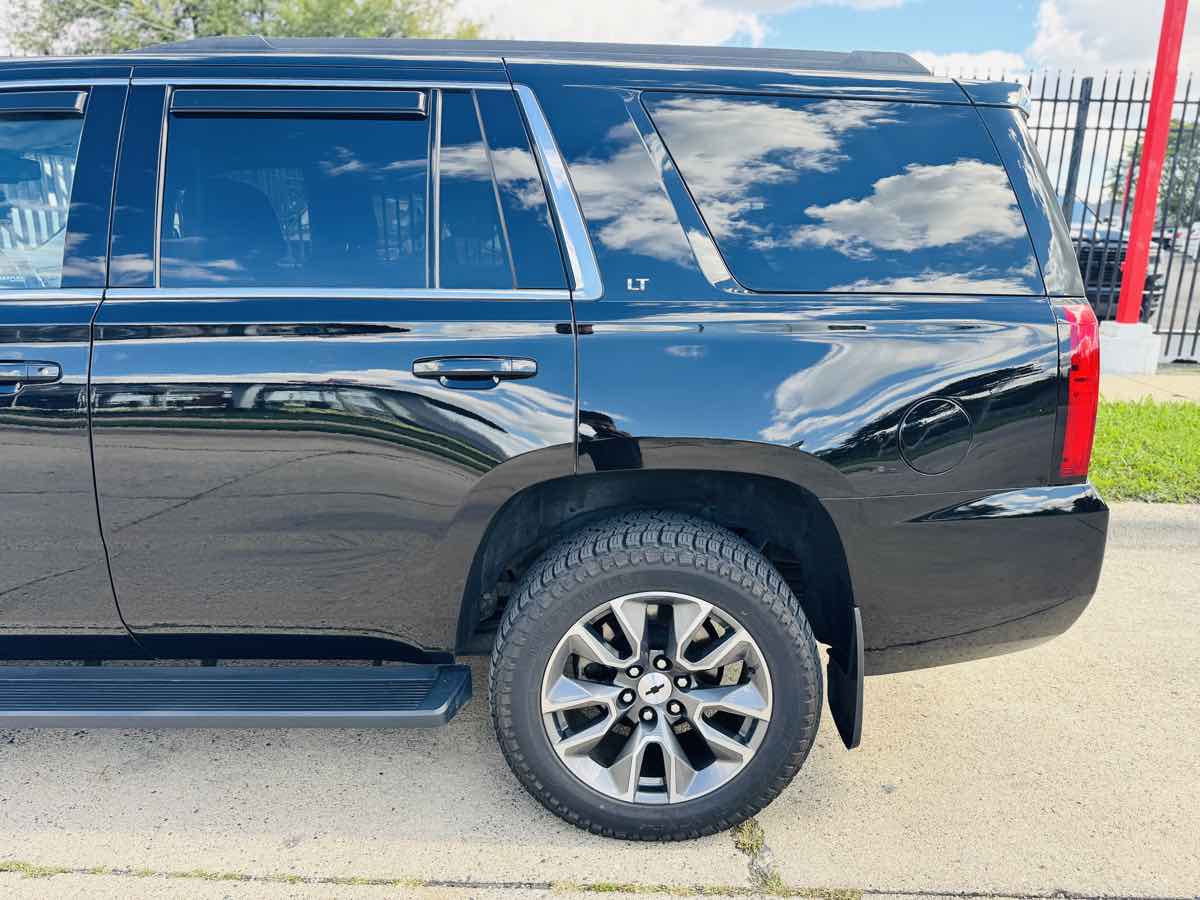 Photo 7 of this Chevrolet Tahoe