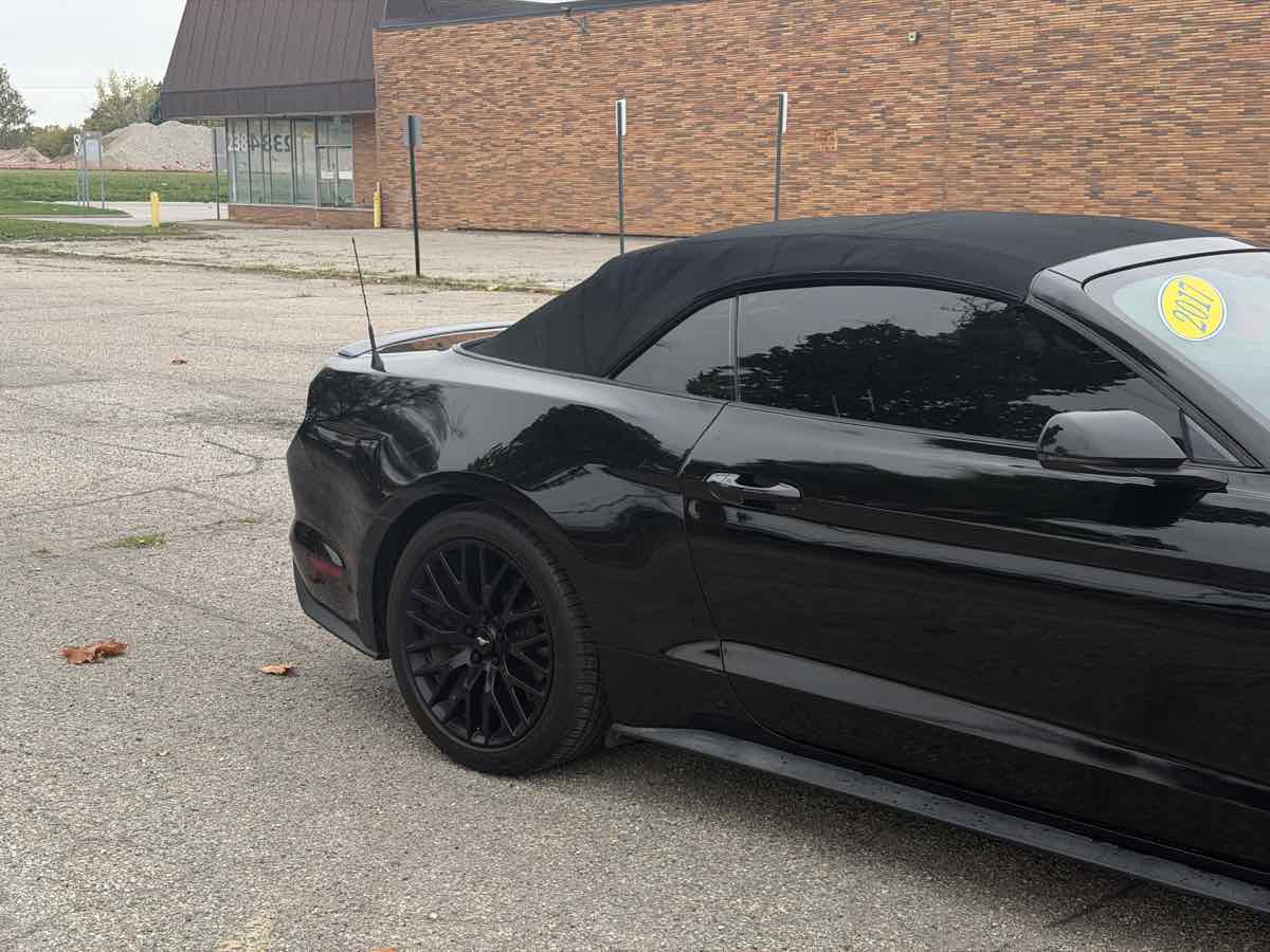 Photo 3 of this Ford Mustang