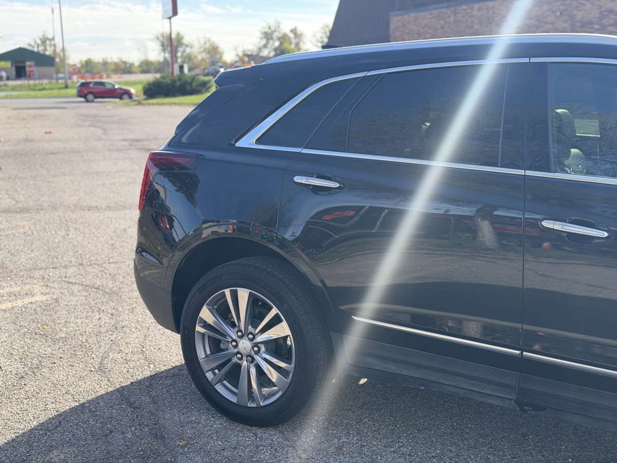 Photo 3 of this Cadillac XT5