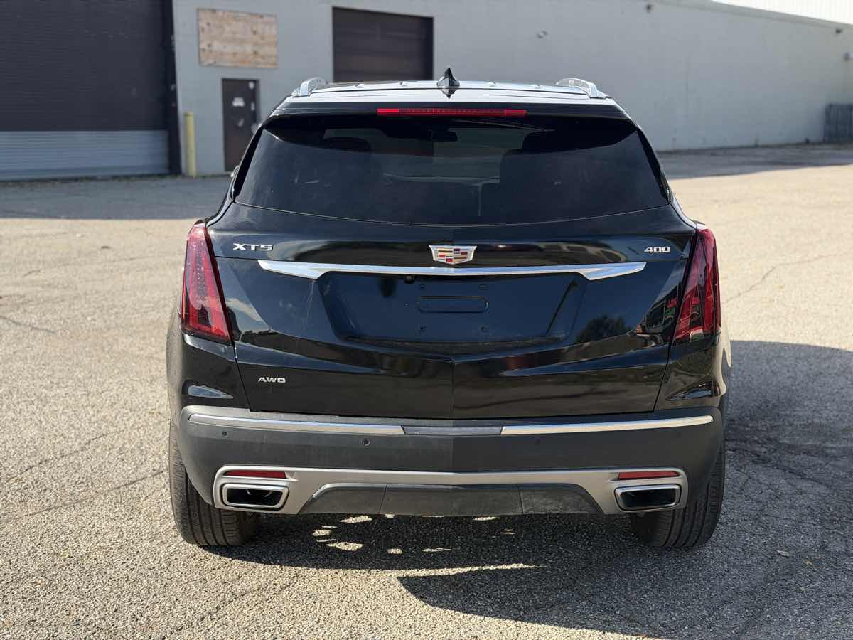 Photo 5 of this Cadillac XT5
