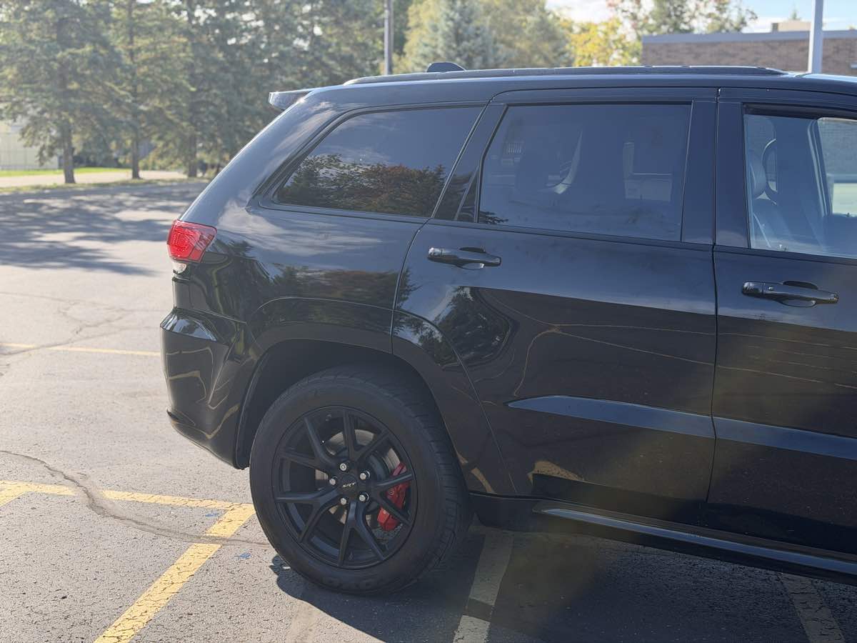 Photo 3 of this Jeep Grand Cherokee