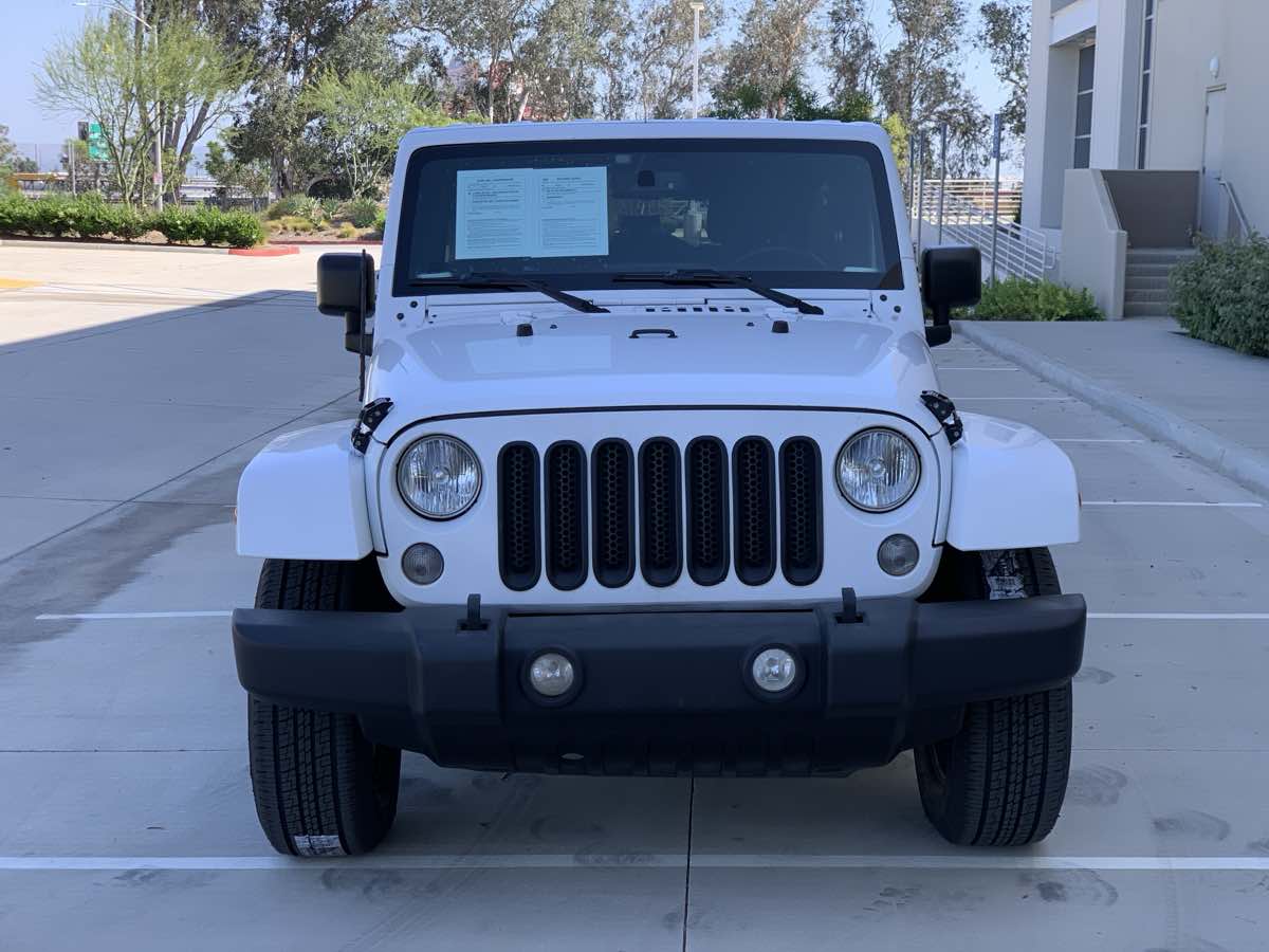 2015 Jeep Wrangler Unlimited Sahara photo 2